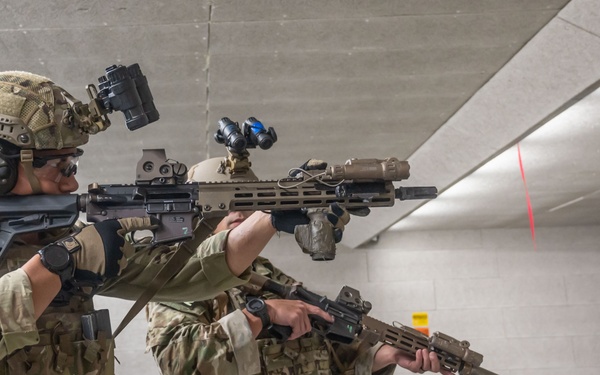 Prince Abdul Mateen of Brunei trains with 1st Special Forces Group (Airborne)