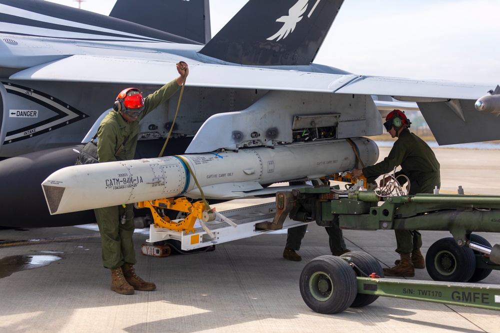 VMFA-115 Loads SLAM-ER, Hot Loads Harpoons