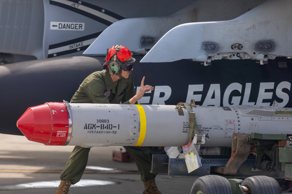 VMFA-115 Loads SLAM-ER, Hot Loads Harpoons