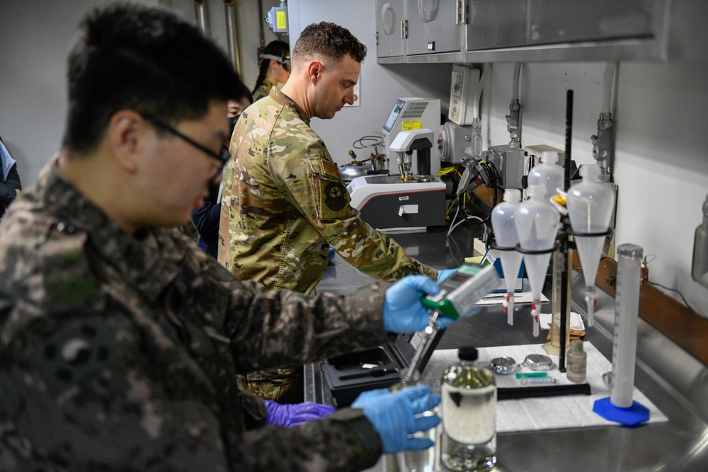 DVIDS Images Kunsan's first bilateral fuel lab operations [Image 2