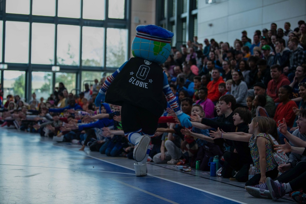 The Harlem Globetrotters bring smiles to Ramstein