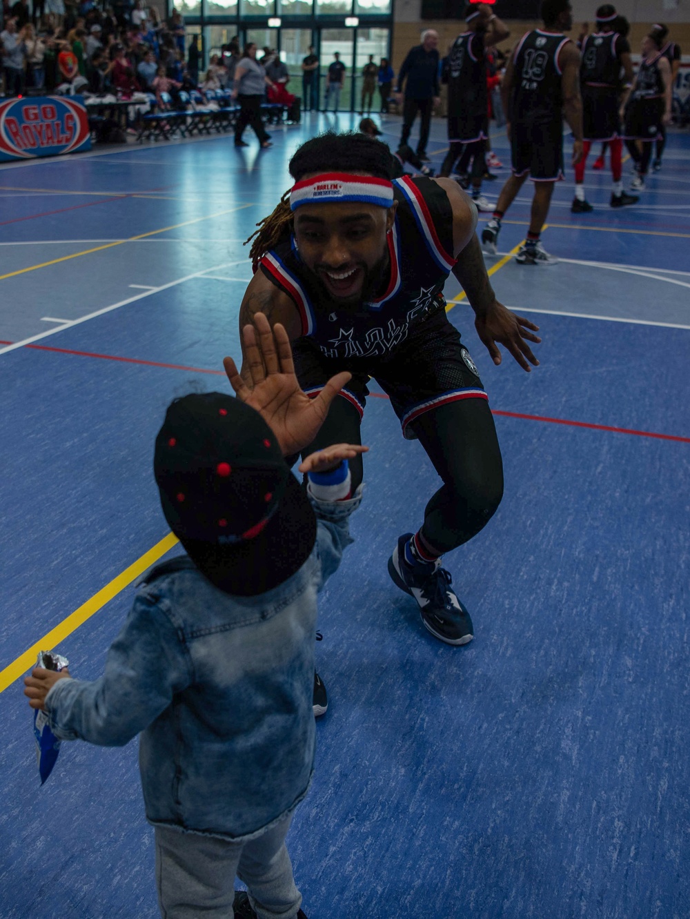 The Harlem Globetrotters bring smiles to Ramstein