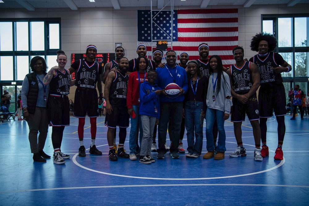 The Harlem Globetrotters bring smiles to Ramstein