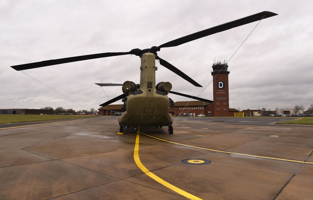 US Army Chinook drops in at RAF Mildenhall