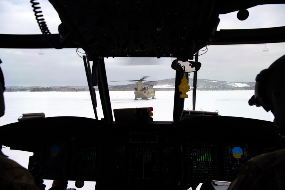 U.S. Army 'Sugar Bears' give 'Arctic Angels' a lift during JPMRC-AK 23-02