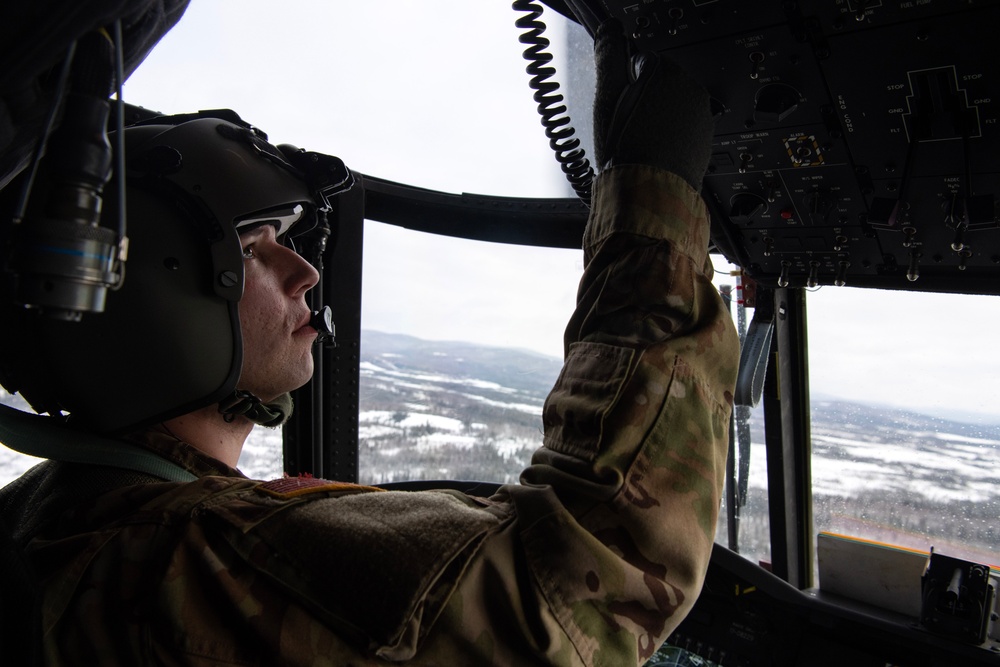 U.S. Army 'Sugar Bears' give 'Arctic Angels' a lift during JPMRC-AK 23-02