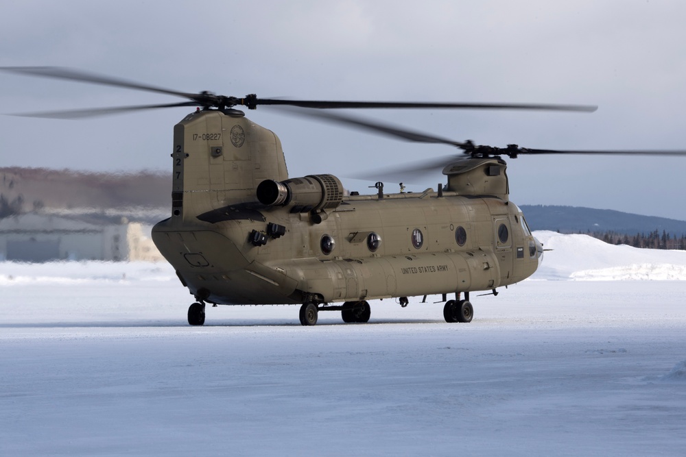 U.S. Army 'Sugar Bears' give 'Arctic Angels' a lift during JPMRC-AK 23-02