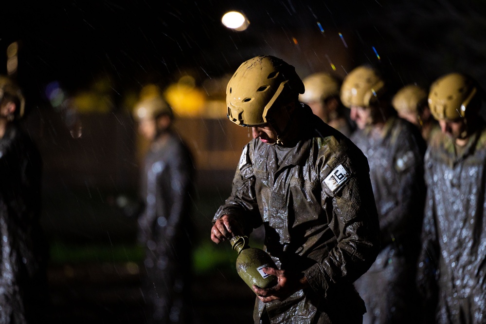 Special Warfare Candidates Run Obstacle Course