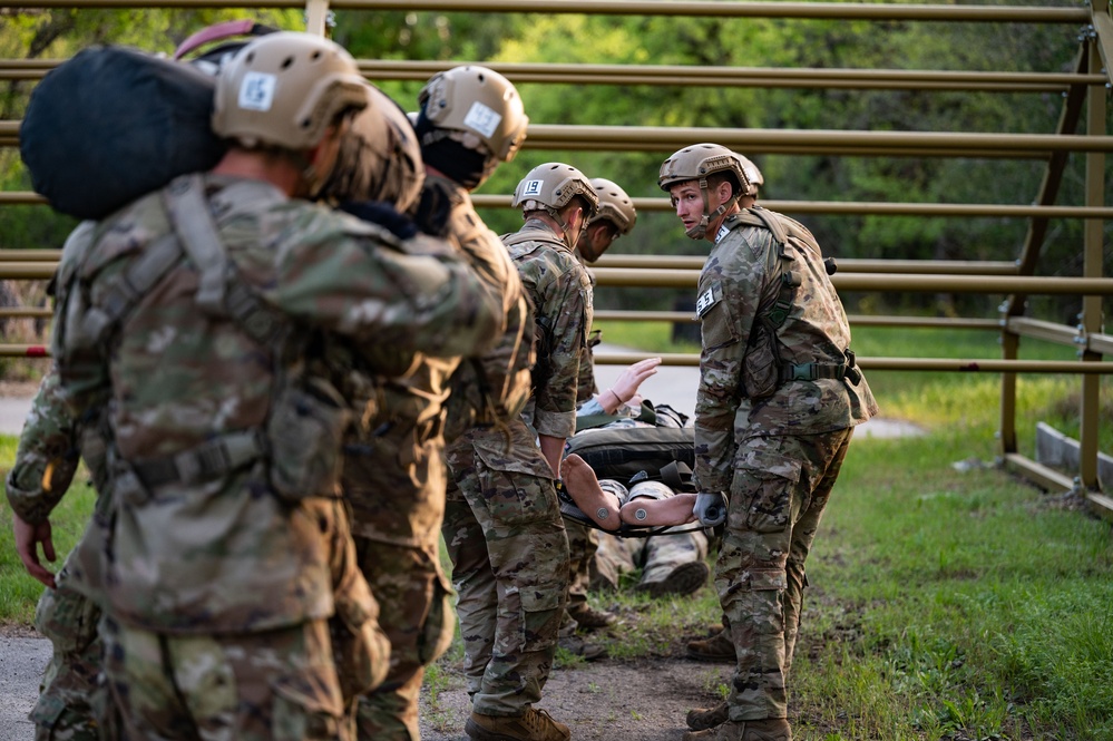 Special Warfare Candidates Complete Obstacle Course