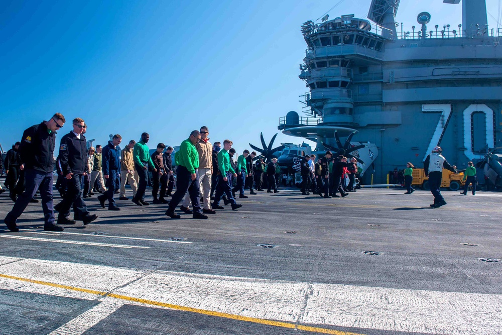 USS Carl Vinson (CVN) Sailors Conduct Flight Operations in the Pacific Ocean