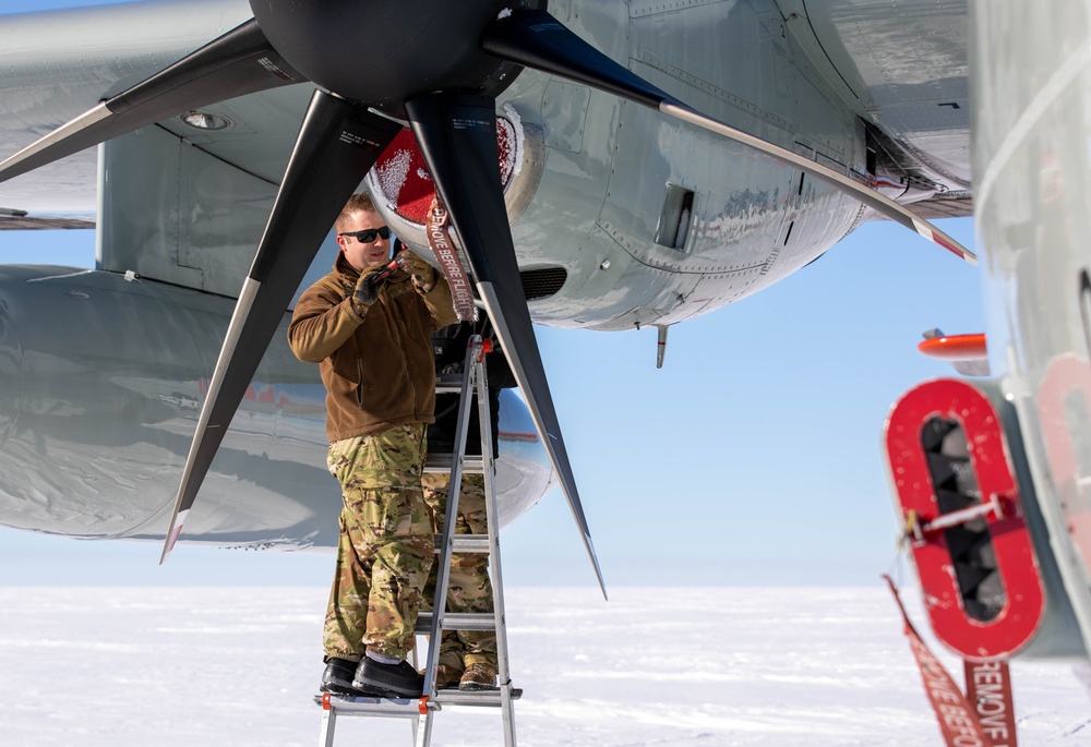DVIDS - News - NY Air Guard supports Antarctic research with 5 planes, 420  Airmen