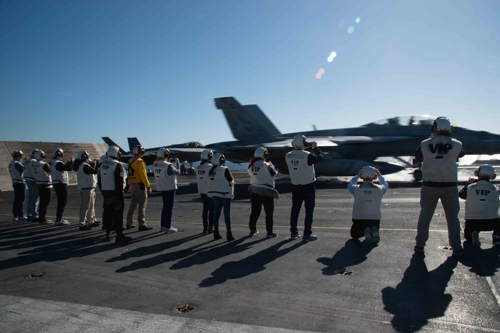 USS Carl Vinson (CVN 70) Hosts Visitors While Underway