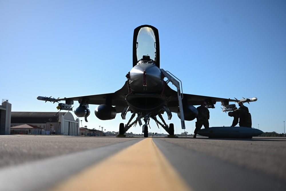 Fighting Falcons prepare for Sun N' Fun at MacDill