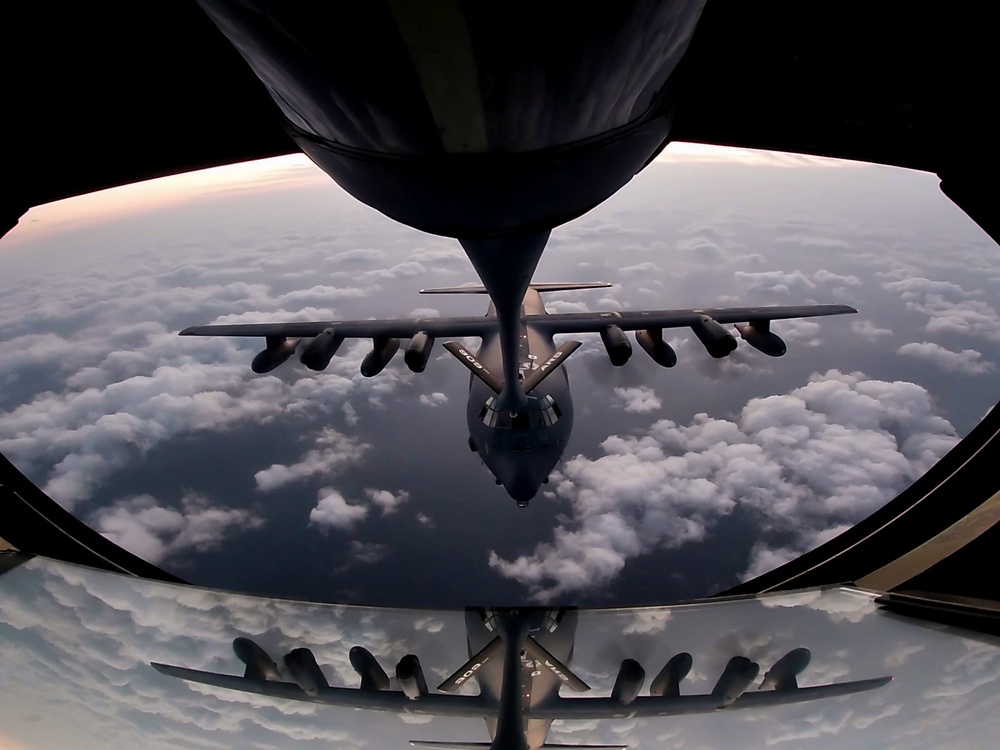 1 SOS refuels over the Pacific