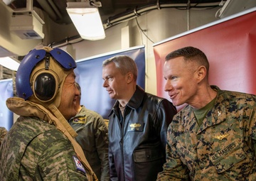 Makin Island Hosts ROK Marine Corps Commandant