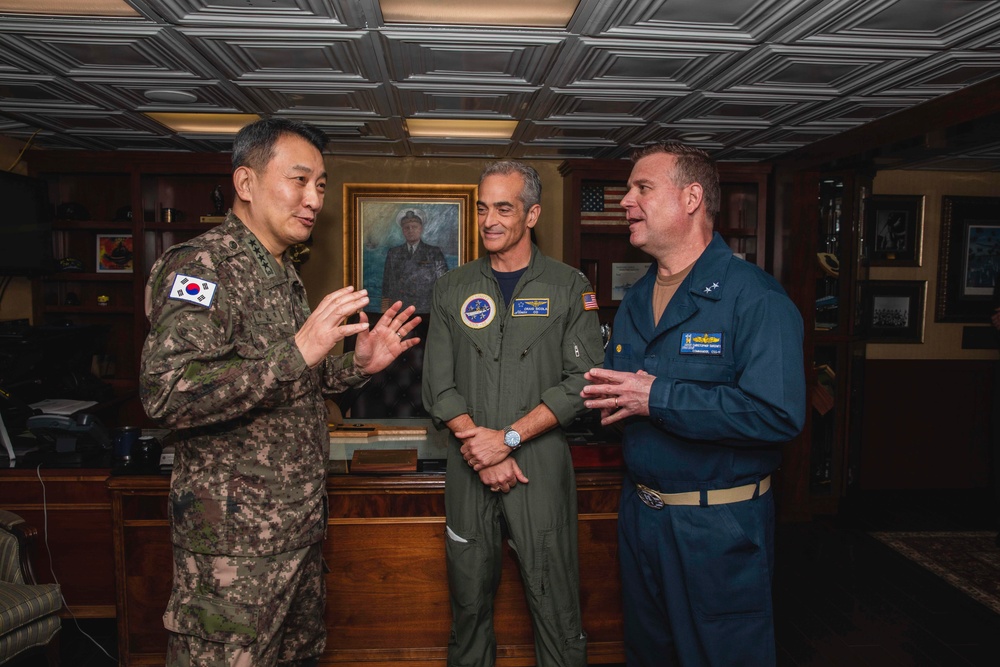 Distinguished Visitors Tour Nimitz