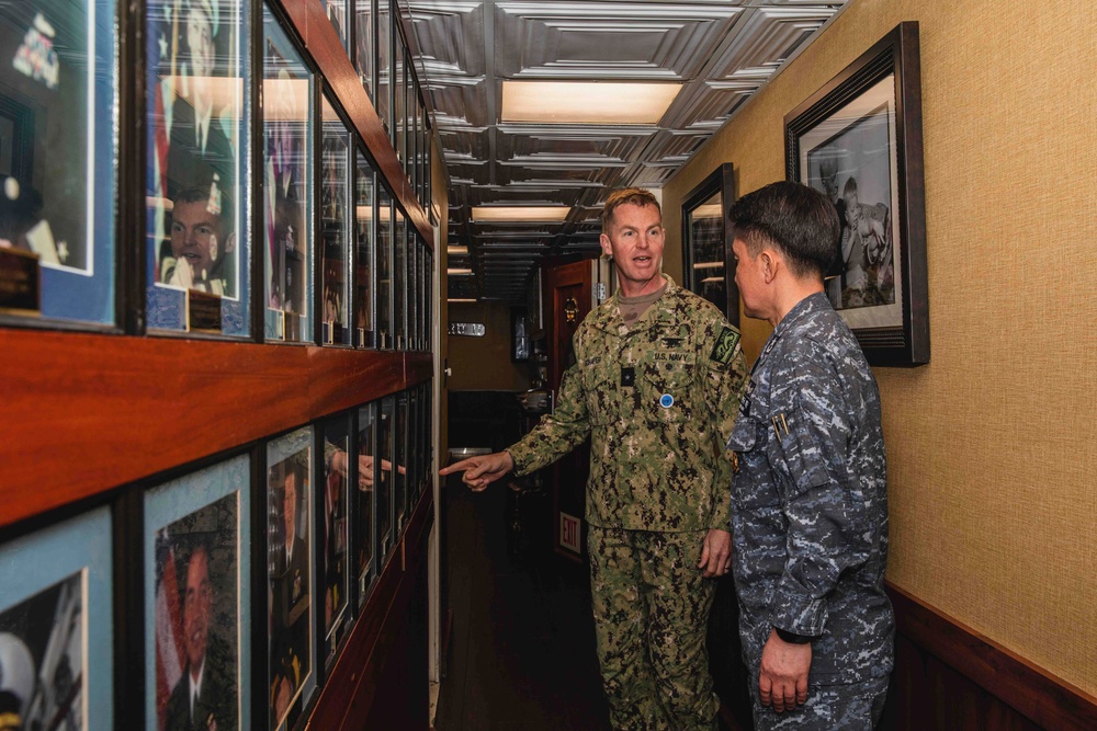 Distinguished Visitors Tour Nimitz