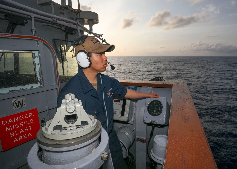 Shiloh Sailor Monitors Surface Contacts