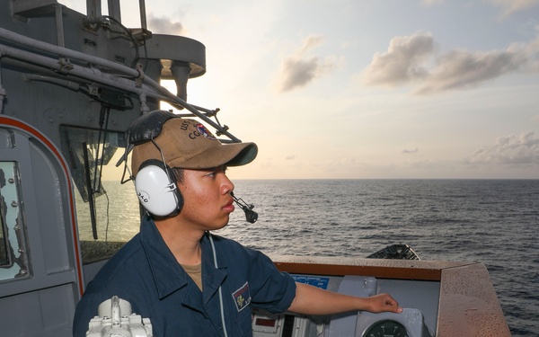 Shiloh Sailor Monitors Surface Contacts