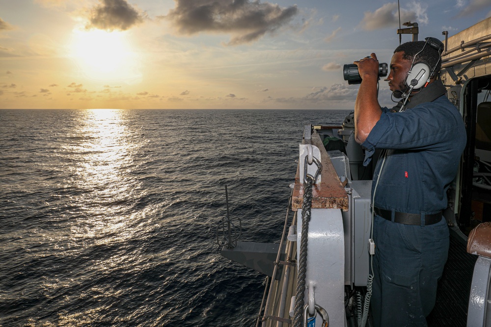 Shiloh Sailor Monitors Surface Contacts