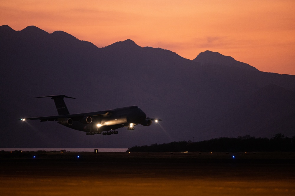 C-5M Super Galaxy delivers equipment in support of Philippines oil-spill response