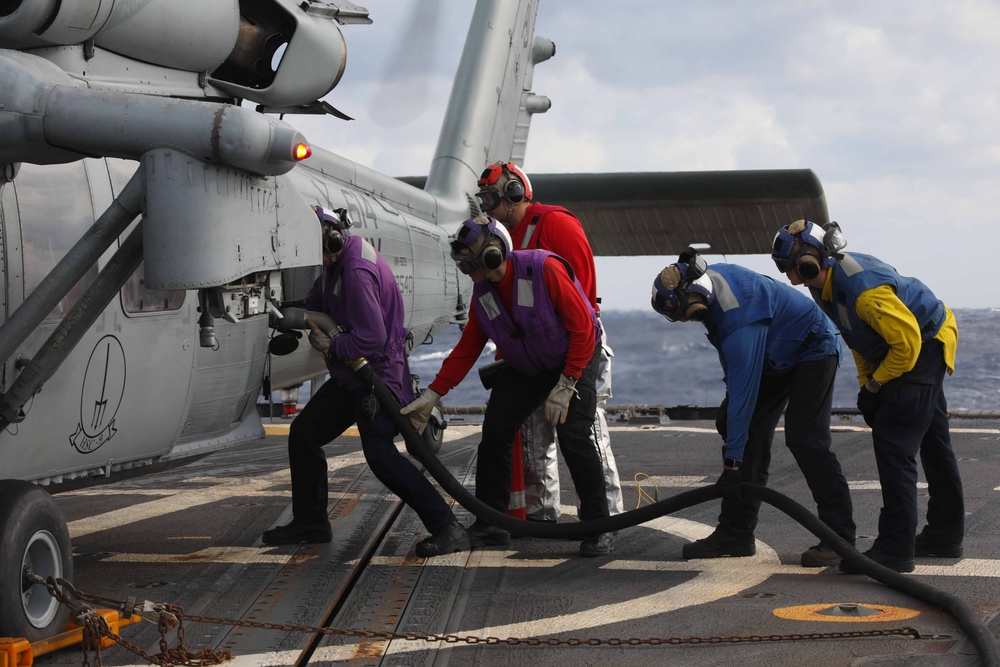 USS Thomas Hudner (DDG 116) conduct flight quarters