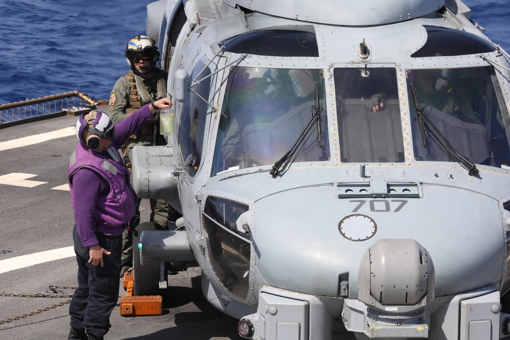 USS Ramage (DDG 61) conducts flight quarters