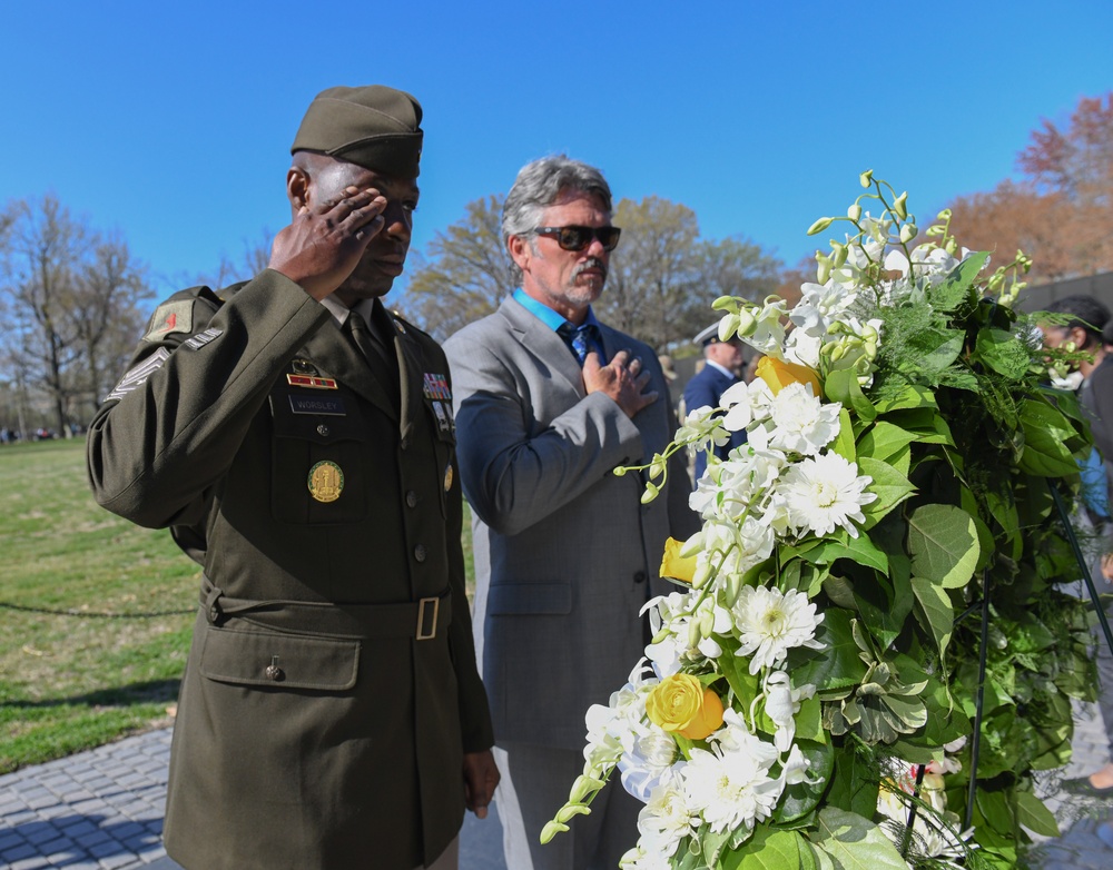 Gold Star Families Participate in Wreath Laying Ceremony at Vietnam Veterans Memorial