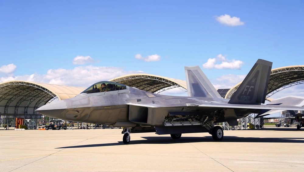 71st Fighter Squadron receives first F-22s