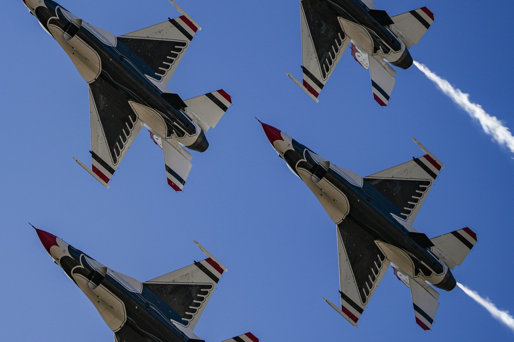 DVIDS Images Thunderbirds bring the ‘thunder’ to Thunder and