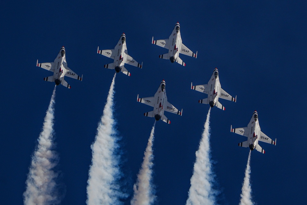 Thunderbirds bring the ‘thunder’ to Thunder and Lightning over Arizona