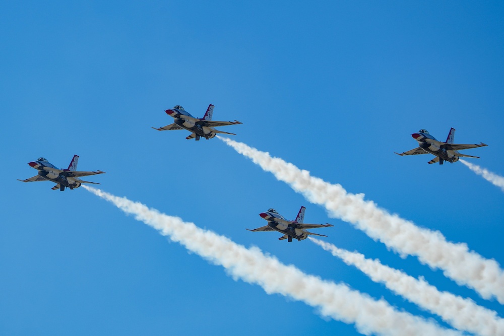 Thunderbirds bring the ‘thunder’ to Thunder and Lightning over Arizona