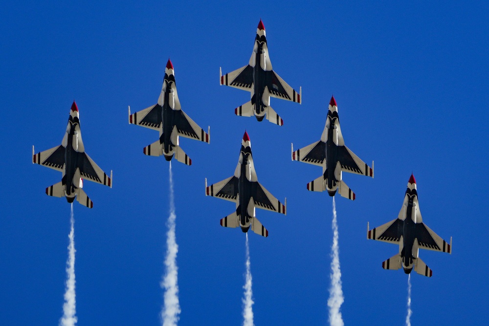 Thunderbirds bring the ‘thunder’ to Thunder and Lightning over Arizona