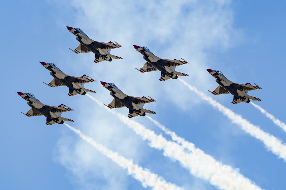 Thunderbirds bring the ‘thunder’ to Thunder and Lightning over Arizona