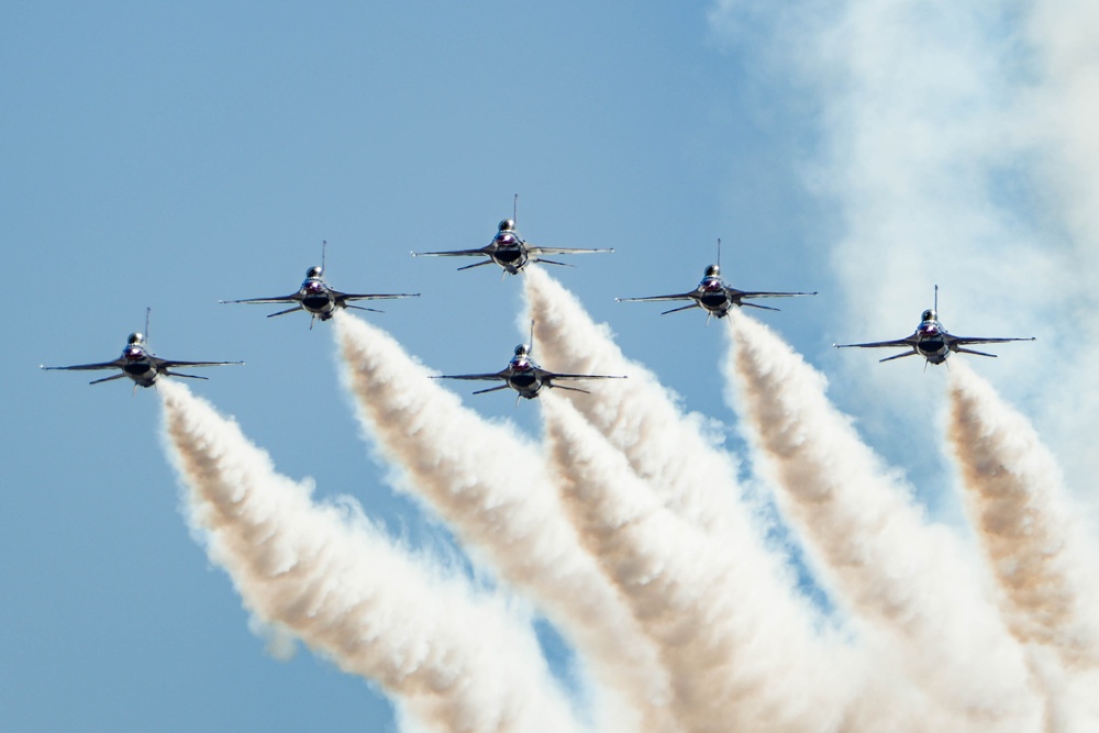 Thunderbirds bring the ‘thunder’ to Thunder and Lightning over Arizona