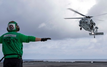 USS Charleston conducts flight operations in the South China Sea