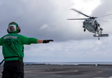 USS Charleston conducts flight operations in the South China Sea
