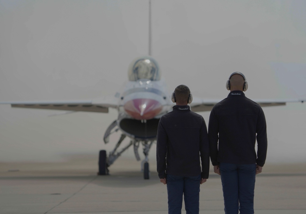 Thunderbirds perform at Davis-Monthan