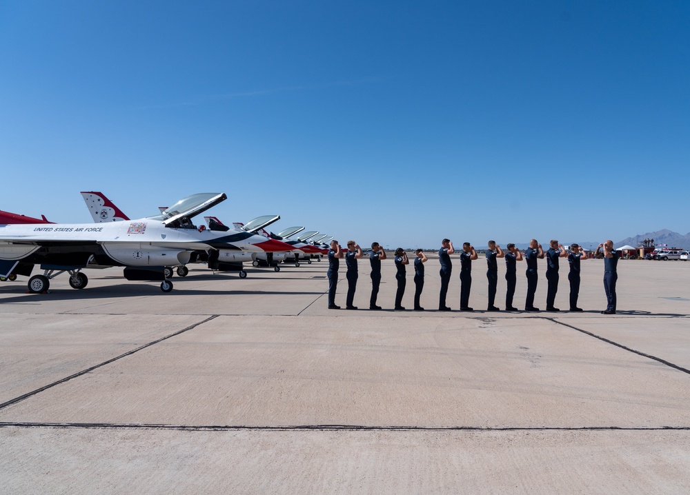 Thunderbirds perform at Davis-Monthan