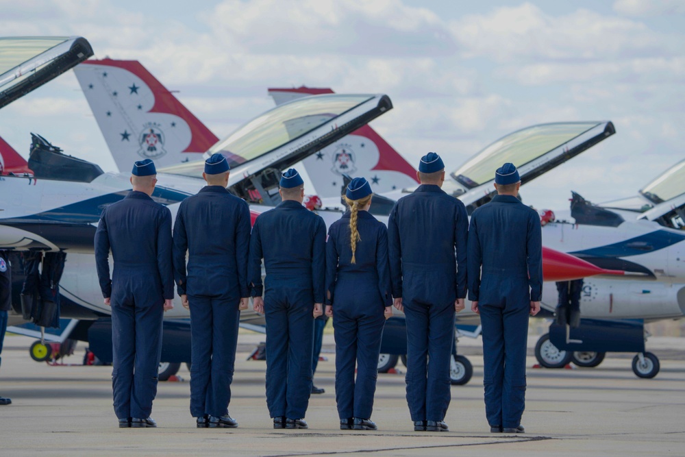 Thunderbirds perform at Davis-Monthan