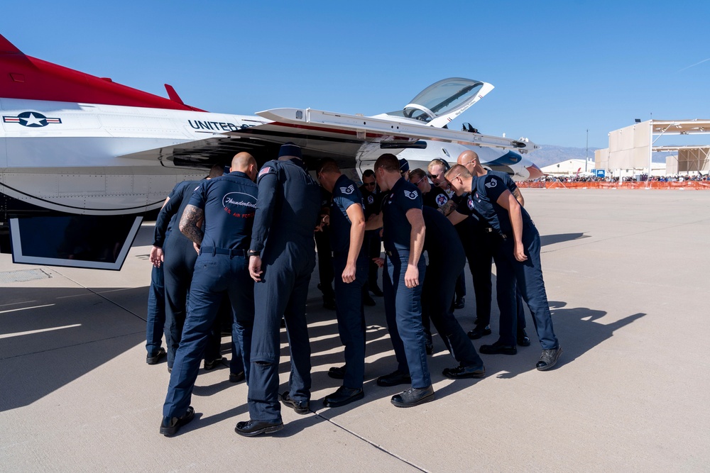 Thunderbirds perform at Davis-Monthan