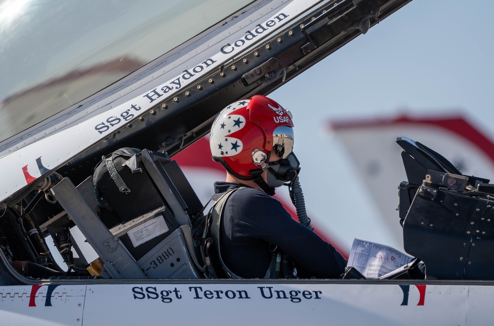 Thunderbirds perform at Davis-Monthan