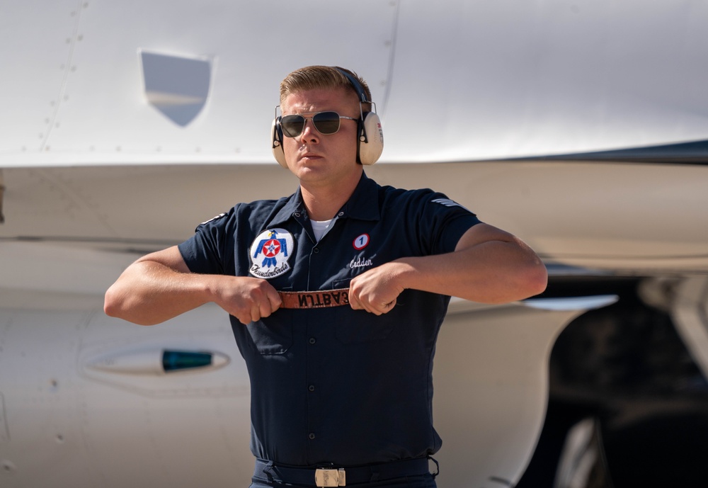 Thunderbirds perform at Davis-Monthan