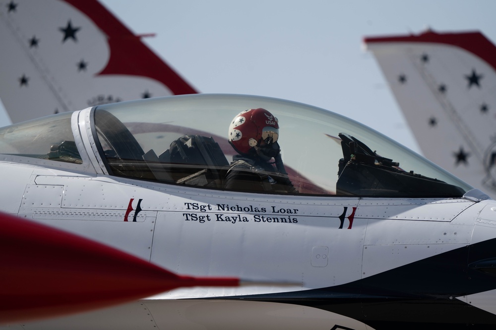 Thunderbirds perform at Davis-Monthan