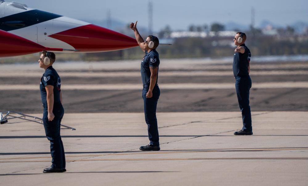 Thunderbirds perform at Davis-Monthan