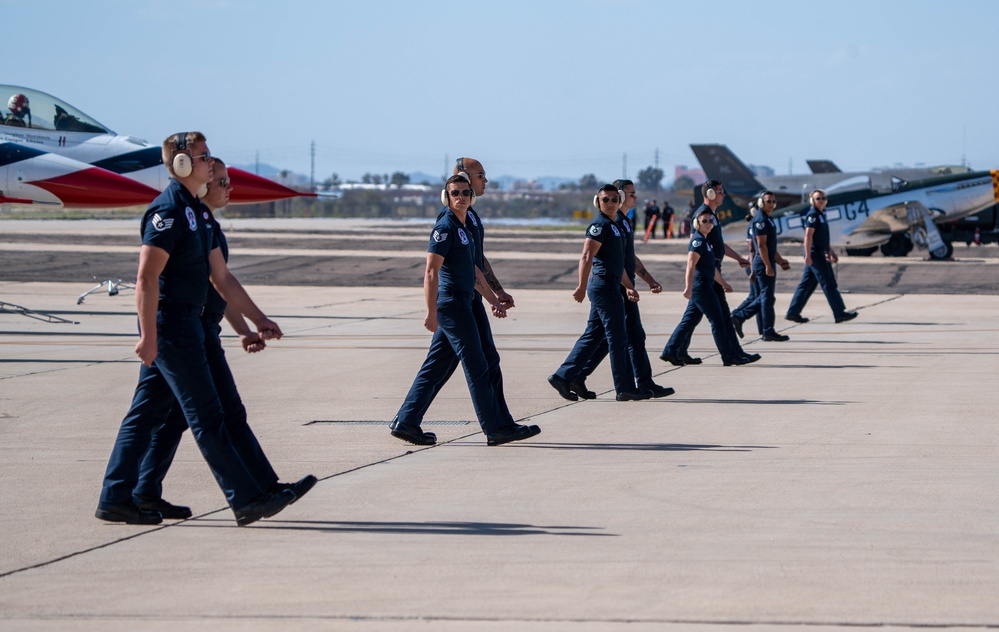 Thunderbirds perform at Davis-Monthan