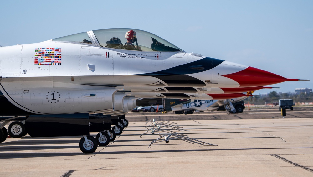 Thunderbirds perform at Davis-Monthan