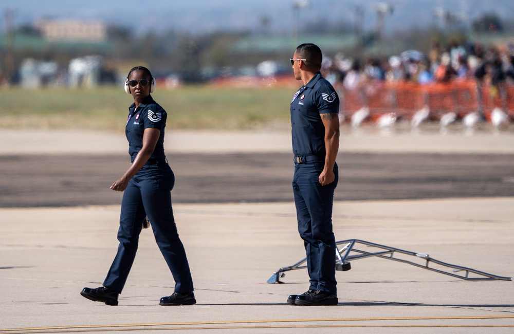 Thunderbirds perform at Davis-Monthan