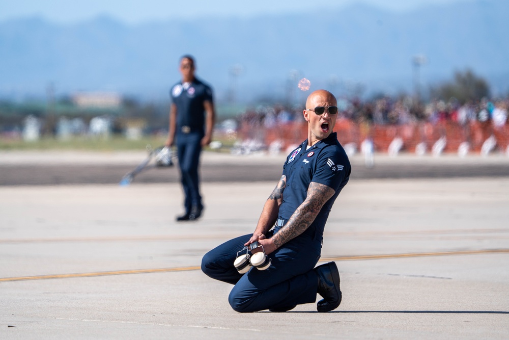 Thunderbirds perform at Davis-Monthan