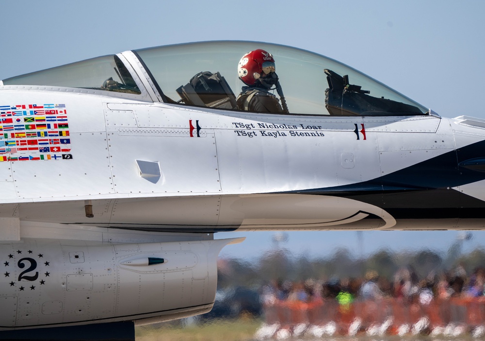 Thunderbirds perform at Davis-Monthan